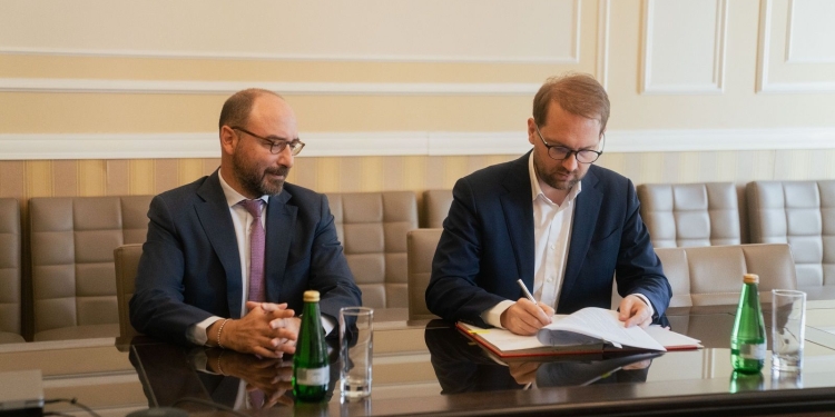 Primăria Timișoara a semnat contractul pentru cumpărarea a 33 de troleibuze noi