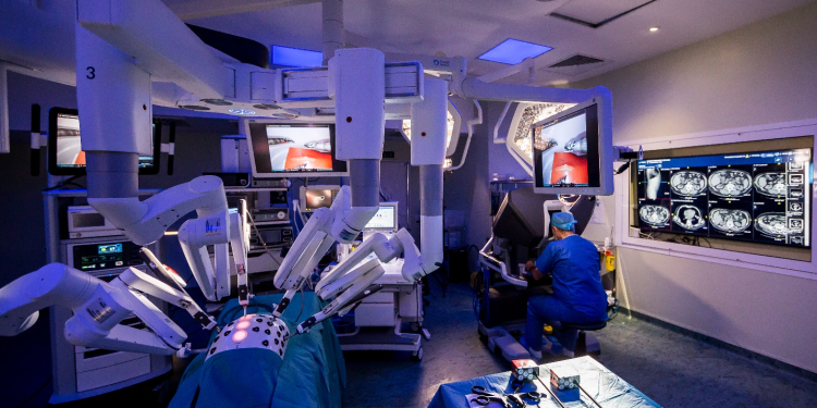 Singurul spital privat din Timișoara dotat cu sistemul robotic Da Vinci X