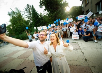 Mii de semnături și sute de voluntari în campania pentru prezidențiale a Elenei Lasconi