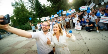 Mii de semnături și sute de voluntari în campania pentru prezidențiale a Elenei Lasconi