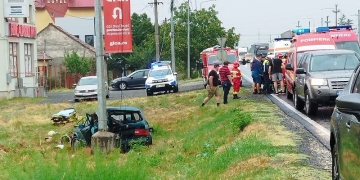 Tânăr rănit, după ce a intrat cu mașina într-un stâlp, la Timișoara