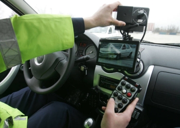 Cu 114 km/h pe o stradă din Lugoj! Un bătrân de 71 ani a rămas fără permis timp de trei luni