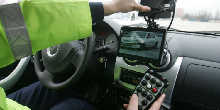 Cu 114 km/h pe o stradă din Lugoj! Un bătrân de 71 ani a rămas fără permis timp de trei luni