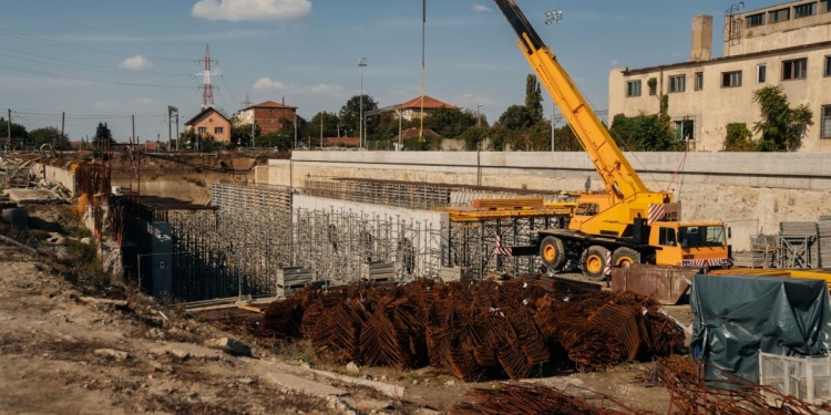 Aproape 2 mii de mc turnați deja în pasajul Solventul. Lucrările avansează