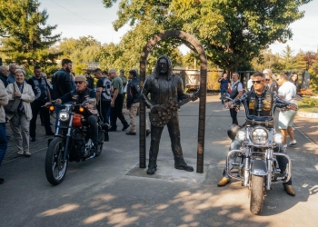 Adi Bărar, fostul lider al trupei Cargo, are statuie în Timișoara