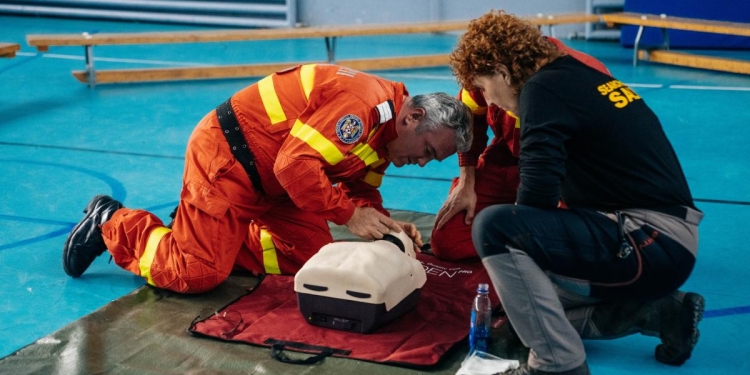 Cursurile de prim-ajutor în școlile din Timișoara continuă și în anul școlar 2024-2025