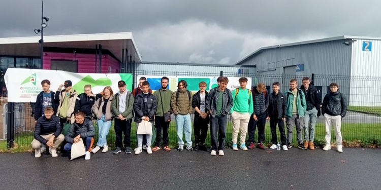 Liceeni din Franța învață peisagistică de la „Horticultura”