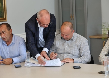 Primarul comunei Racovița anunță implementarea transportului în comun pe ruta Racovița – Buziaș – Chevereșu Mare – Timișoara și retur