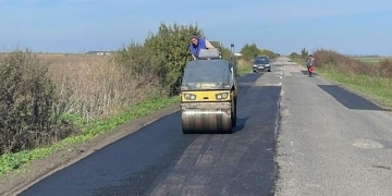 Reparații pe drumul spre viitorul punct de trecere a frontierei din Beba Veche