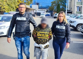 Tânăr arestat după ce a furat bani și bijuterii dintr-o casă din Jimbolia! Polițiștii au găsit droguri asupra lui