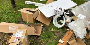 Cea mai costisitoare curățenie! Timișorean amendat cu zeci de mii de lei că a aruncat gunoiul din curte, în stradă