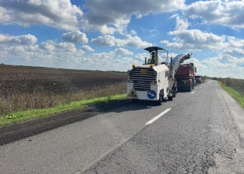 Drumul care duce spre noul punct de trecere a frontierei cu Ungaria care va fi înființat în Timiș, în reparații