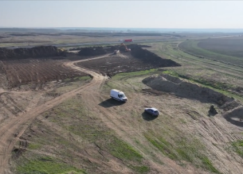 Muncitorii, mobilizați pe toată lungimea traseului viitorului drum de legătură cu autostrada A1 de la Sânandrei