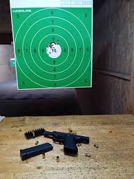 Tentativă de suicid într-un poligon din Timișoara. Un tânăr s-a împușcat în cap