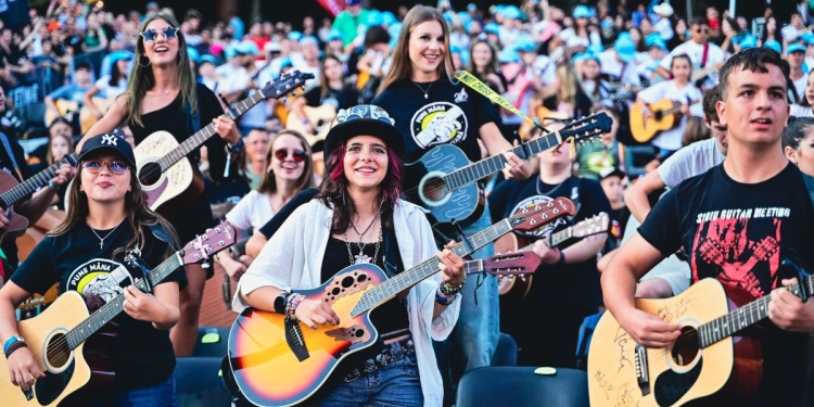 „Serenda chitariștilor”, la Timișoara. Sute de chitare vor răsuna pe malurile Begăi