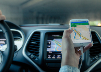 Nicio faptă bună nu rămâne nepedepsită. Copil din Timișoara, tâlhărit de cei pe care îi ajuta