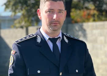 Șeful Poliției Buziaș a salvat un bătrân care s-a prăbușit brusc la pământ