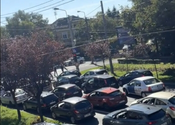 Micii gratis și benzina, motiv de înghesuială. Mr. Cash a blocat Timișoara