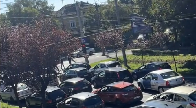 Micii gratis și benzina, motiv de înghesuială. Mr. Cash a blocat Timișoara