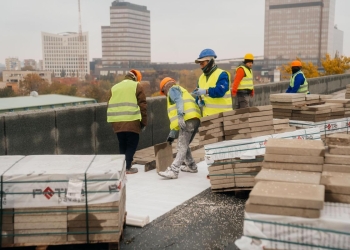 Panouri fotovoltaice și solare în campusul de la Lenau din Timișoara