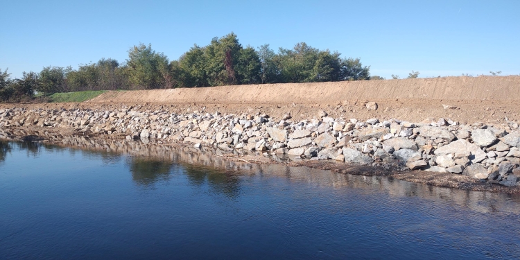 Digurile de pe râul Bega avariate în urma viiturilor, refăcute