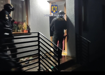Treziți de polițiști cu noaptea-n cap! Percheziții în vestul țării la persoane suspectate de spălare de bani
