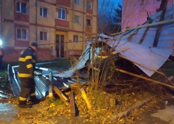 Mii de oameni din Caraș-Severin lăsați fără electricitate de viscol