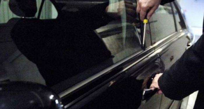 Hoți din mașini, prinși în flagrant de polițiștii din Timișoara! Unul era drogat