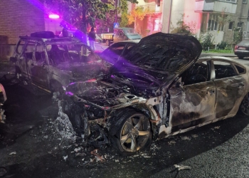 4 mașini s-au făcut scrum, în vestul țării! O mână criminală ar fi pus focul