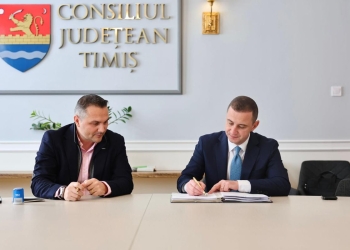 400 de elevi din Timiș vor merge la școală în microbuze hibrid noi. CJ Timiș a semnat contractul de achiziție