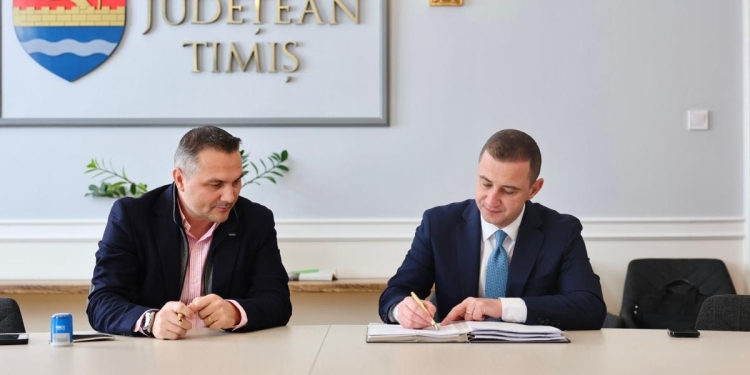 400 de elevi din Timiș vor merge la școală în microbuze hibrid noi. CJ Timiș a semnat contractul de achiziție