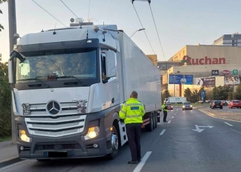 Zeci de camioane și tiruri oprite în traficul din Timișoara. Circulau fără autorizație