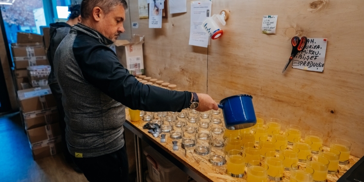 De la ulei uzat, la cadou parfumat. O tonă de ulei alimentar folosit, colectat la Timișoara