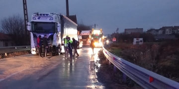 Accident mortal la Margina, după ce o mașină, o autoutilitară și un camion s-au ciocnit FOTO