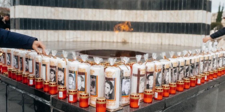 Parastas și depuneri de coroane în Cimitirul Eroilor din Timișoara, în memoria martirilor Revoluției FOTO