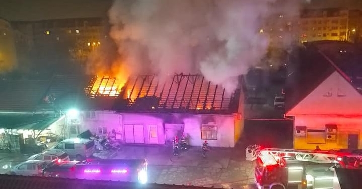 Incendiu puternic la Timișoara! O casă din zona Girocului a fost mistuită de flăcări