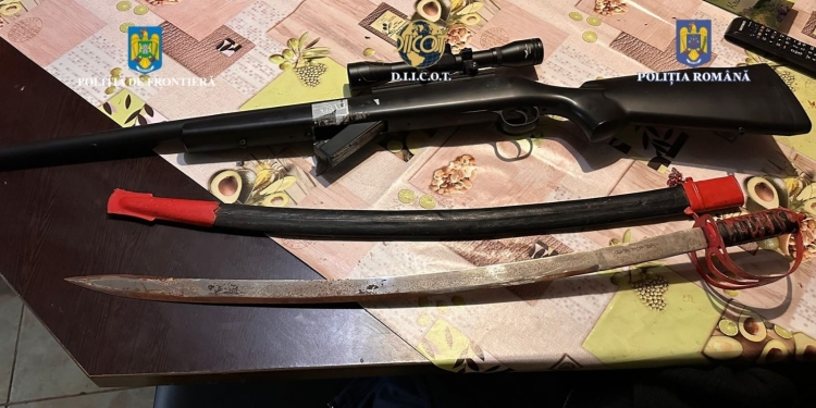 18 persoane arestate, în urma perchezițiilor de luni la traficanții de migranți! S-au găsit pistoale, săbii și sume mari de bani FOTO