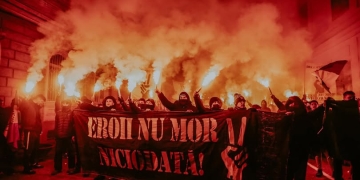 „Eroii nu mor niciodată!” Suporterii timișoreni organizează un nou marș, la 35 ani de la Revoluție