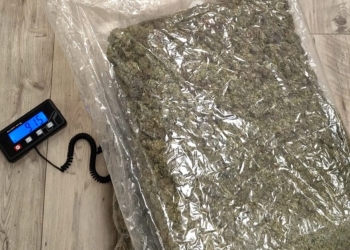 Tată și fiu din Timiș, prinși în flagrant în timp ce încercau să intre în țară cu 9 kg de droguri