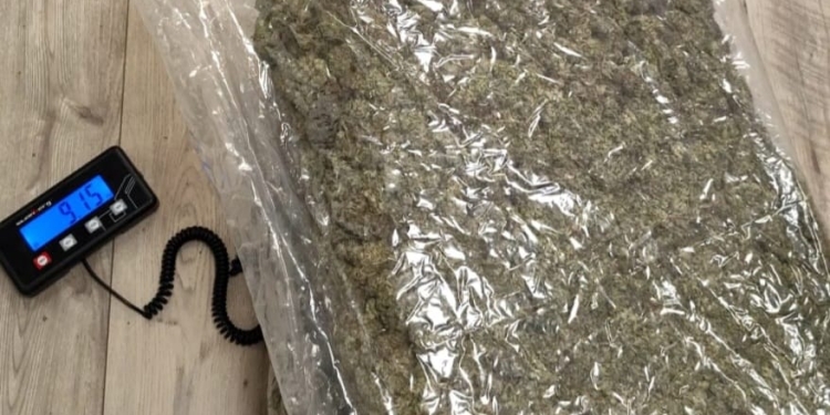 Tată și fiu din Timiș, prinși în flagrant în timp ce încercau să intre în țară cu 9 kg de droguri