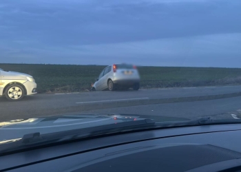 A furat o mașină și a făcut accident cu ea. Minor din Sânnicolau Mare, reținut de polițiști