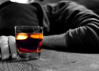 Un timișorean mort de beat a găsit un geam deschis, a intrat în casă și s-a pus la somn! Polițiștii l-au arestat