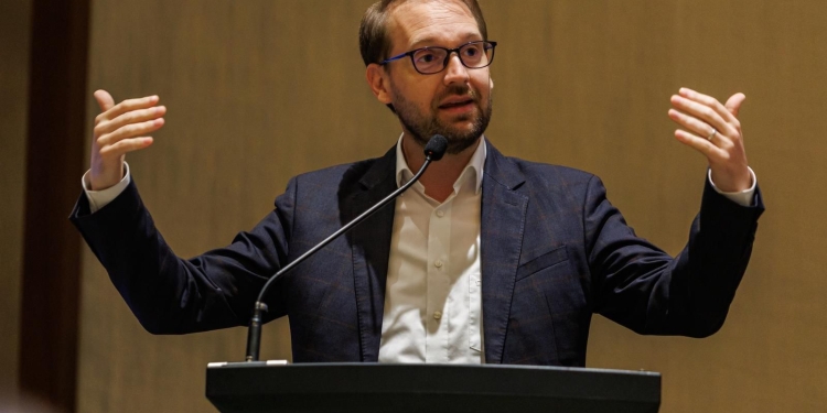 Dominic Fritz, despre renumărarea voturilor: E o bătaie de joc! Nu mai putem să aşteptăm până când ajunge şi ultimul sac din Kuala Lumpur