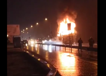 Tir în flăcări pe Calea Aradului din Timișoara