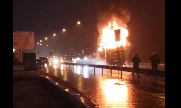 Tir în flăcări pe Calea Aradului din Timișoara