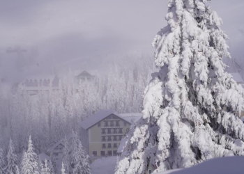 Se deschid pârtiile de schi de pe Muntele Mic și Semenic