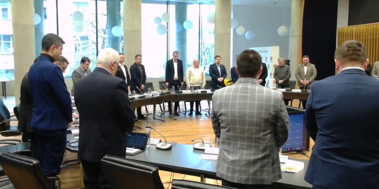 Moment de reculegere în memoria eroilor Revoluției din 1989, în plenul CJ Timiș