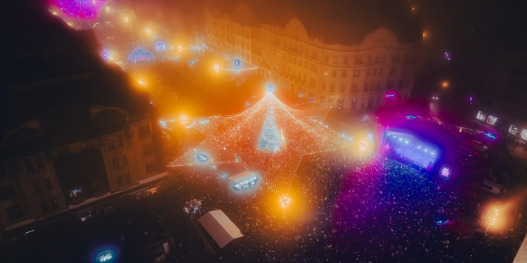 Distracție mare în centrul Timișoarei! Mii de oameni la concerte și focul de artificii, de Revelion FOTO