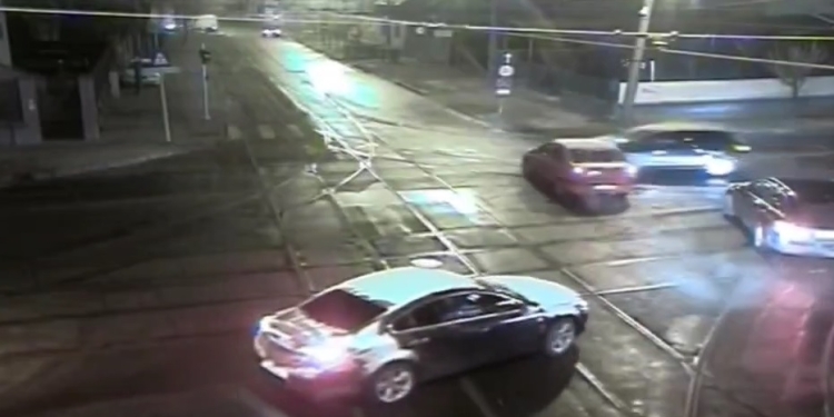 Șofer posibil drogat s-a crezut tramvai și a făcut accident pe un bulevard din Timișoara