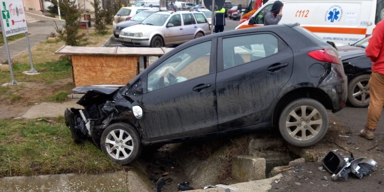 Accident la Remetea Mare. Două persoane au ajuns la spital